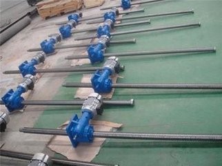梯形丝杆升降机的特点和原理介绍